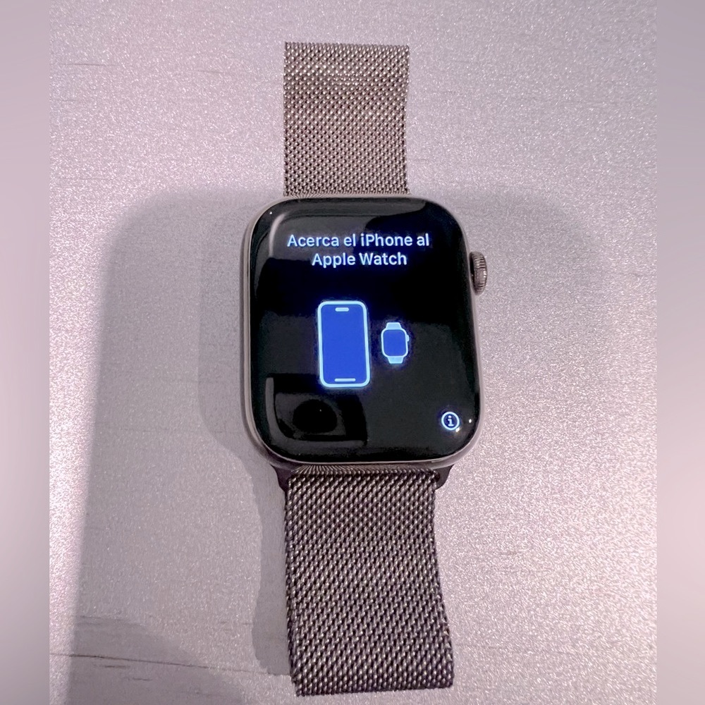 Apple Watch Series 7 45mm Gold stainless steel case with gold Milanese loop EUC